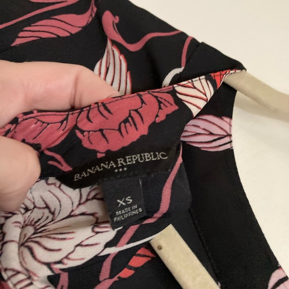 🌞Banana Republic Black & Mauve Floral 3/4 Split Bell Sleeve Button Back Blouse - Picture 2 of 8